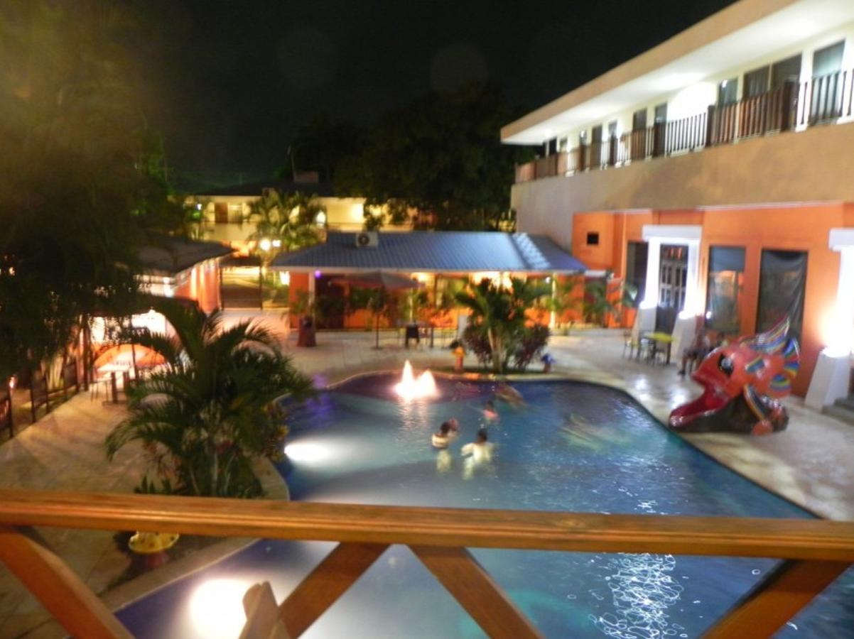 Hotel Puerto Libre Puerto Barrios Exterior foto