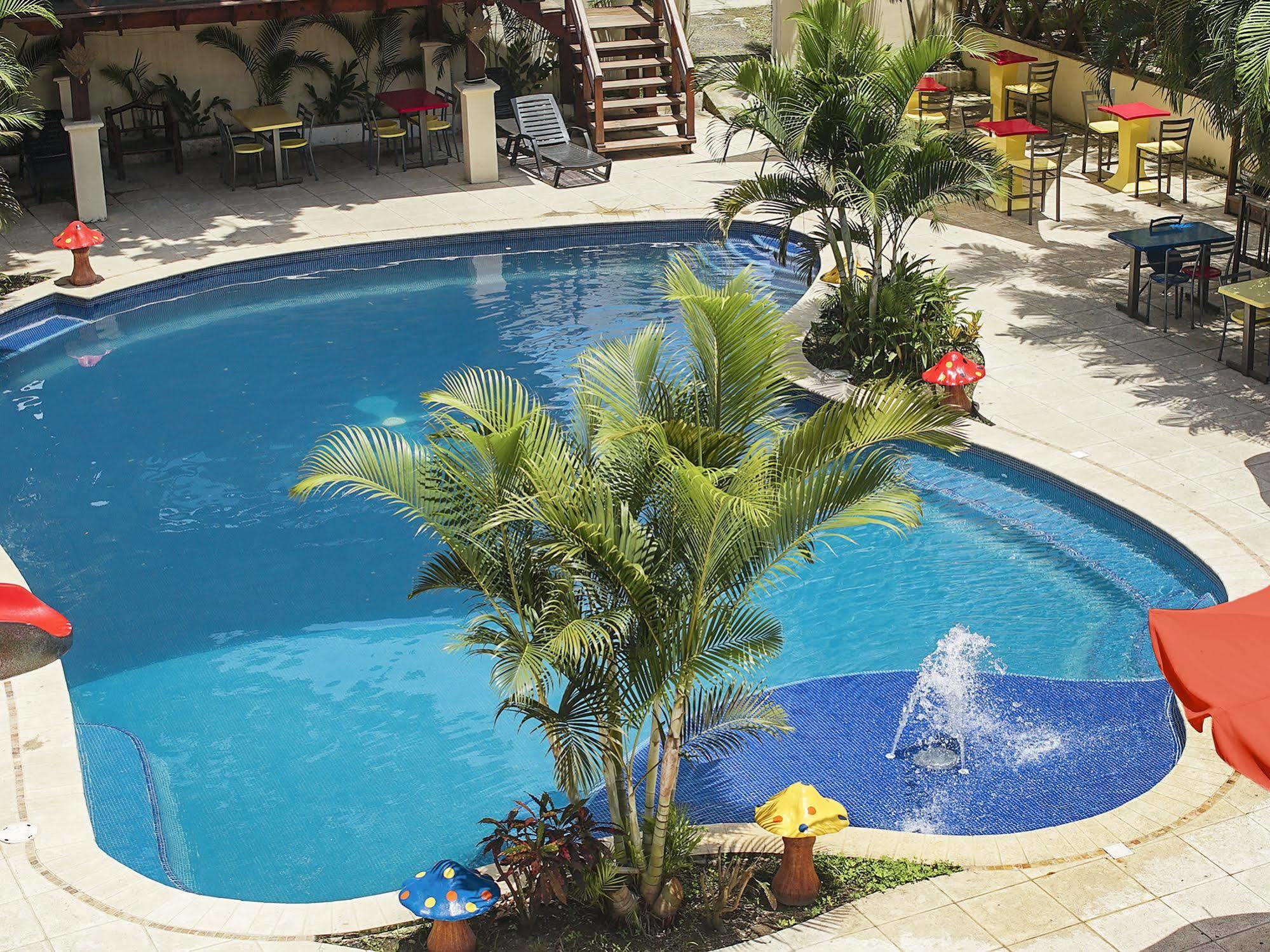 Hotel Puerto Libre Puerto Barrios Exterior foto